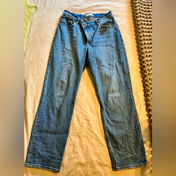 Abercrombie & Fitch Curve Love Ultra High Rise 90s Straight Jeans - Picture 1 of 4